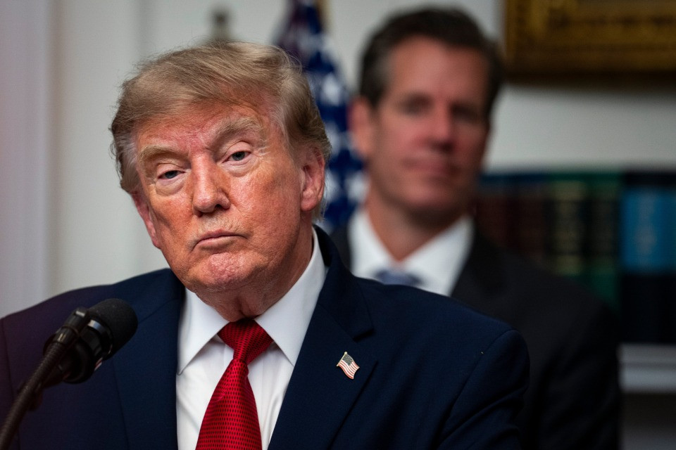 Trump: «Abbiamo spazzato via l'Iran, presto avremo il pieno controllo di Hormuz»
