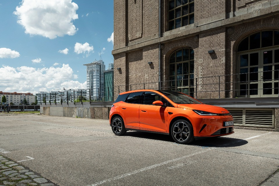 Quando la Cina diventa «Made in Europe»: BYD presenta in Svizzera la DOLPHIN G DM-i