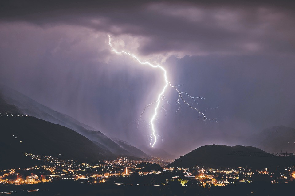 Ticino «folgorato»