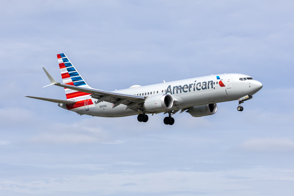 PC prende fuoco su volo American Airlines, almeno cinque ustionati