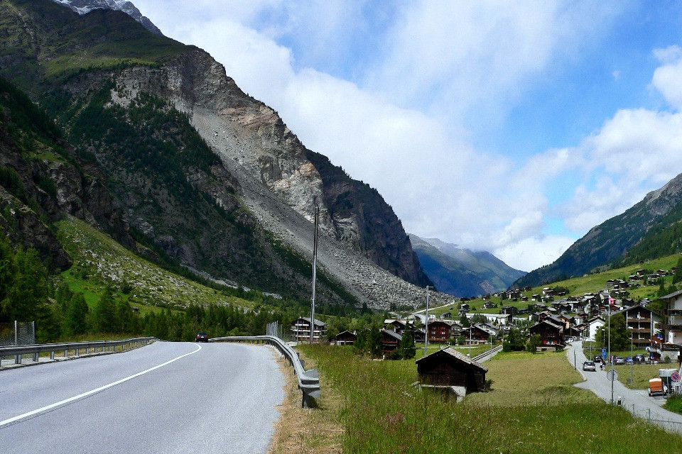 Randa in allerta: il ghiacciaio sospeso sul Weisshorn potrebbe crollare