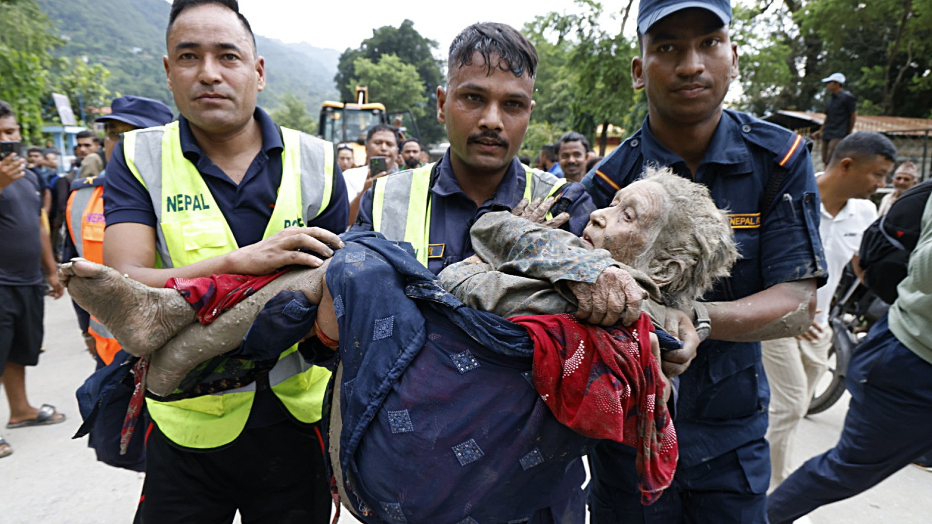 Alluvione in Nepal, l'appello delle autorità ai turisti: «Posticipate i viaggi»