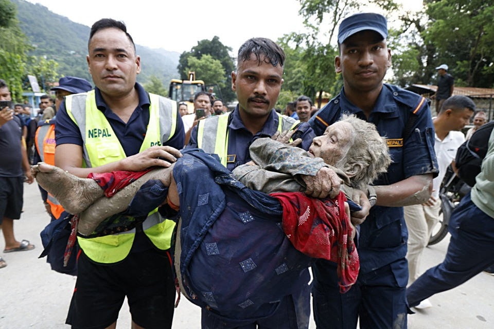 Alluvione in Nepal, l'appello delle autorità ai turisti: «Posticipate i viaggi»