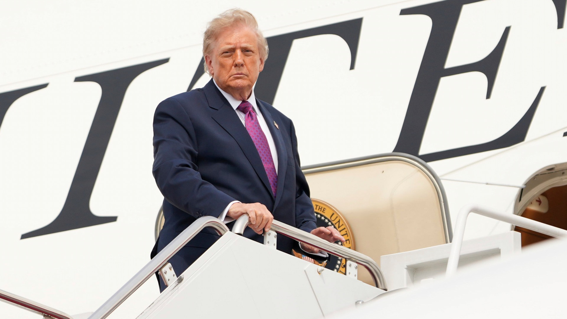 Trump insiste: «Lo Stretto di Hormuz è un nuovo territorio Usa»