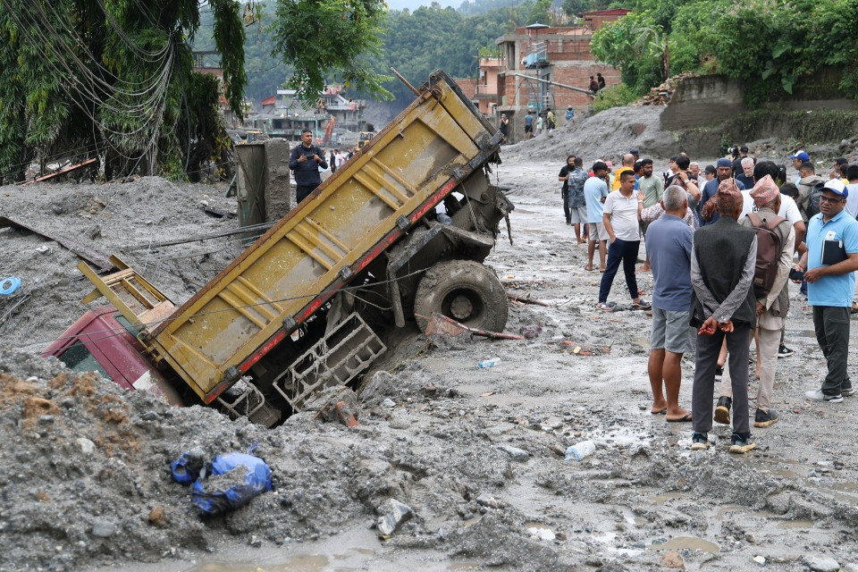 In Nepal è corsa contro il tempo: i morti sono quasi 700, oltre 3 mila i dispersi