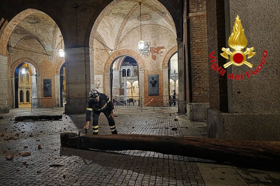 Cremona in ginocchio, danni al Duomo e a 10 mila auto