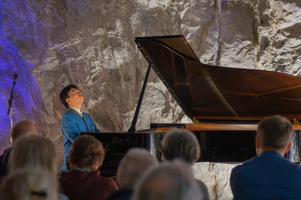 Un genio del pianoforte nella Caverna dei Cristalli
