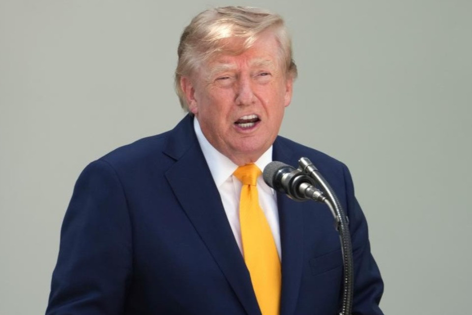 «Trump valuta attacchi limitati nello Stretto di Hormuz»