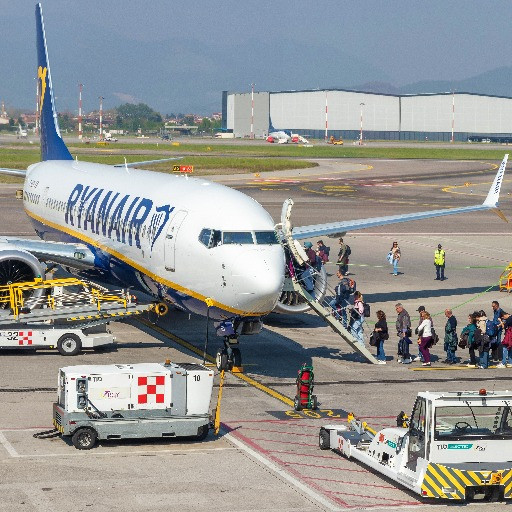 Troppe cadute: Ryanair ha un problema con le scalette integrate dei Boeing 737
