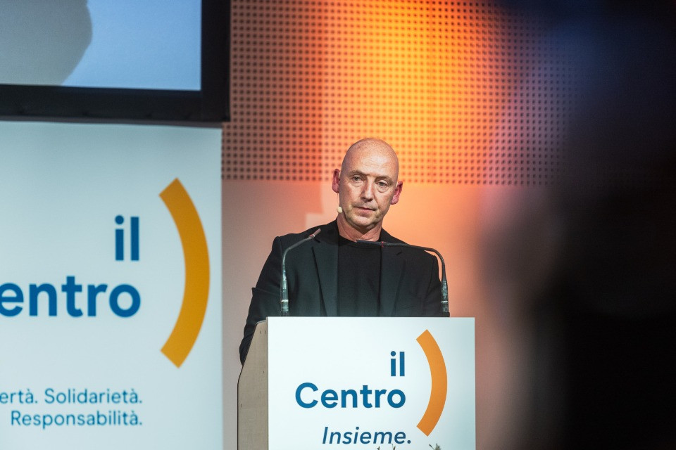 Fiorenzo Dadò a testa bassa: «Fatti di inaudita gravità ma c'è chi pensa solo alle cadreghe»
