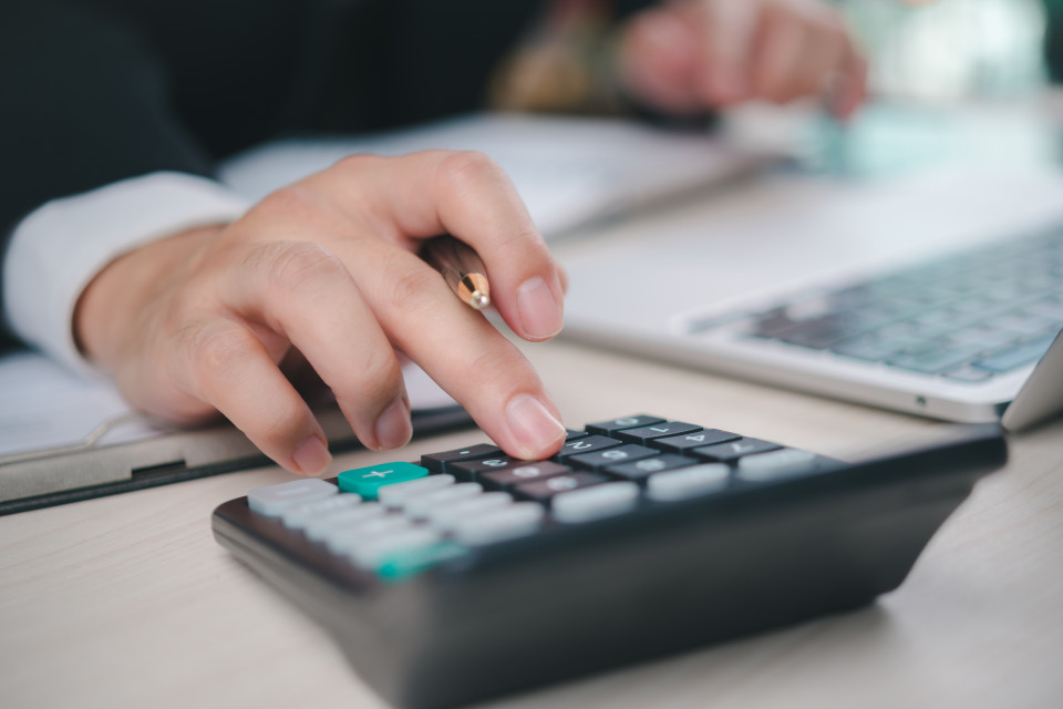 Le banche svizzere cercano meno personale