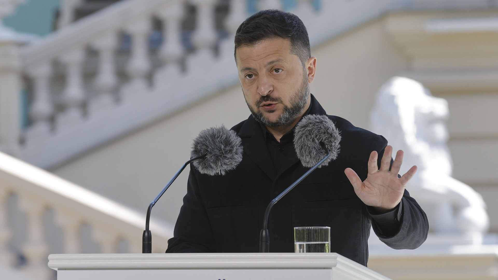Sparatoria tra dipendenti di due agenzie statali, Zelensky licenzia i vicecapi