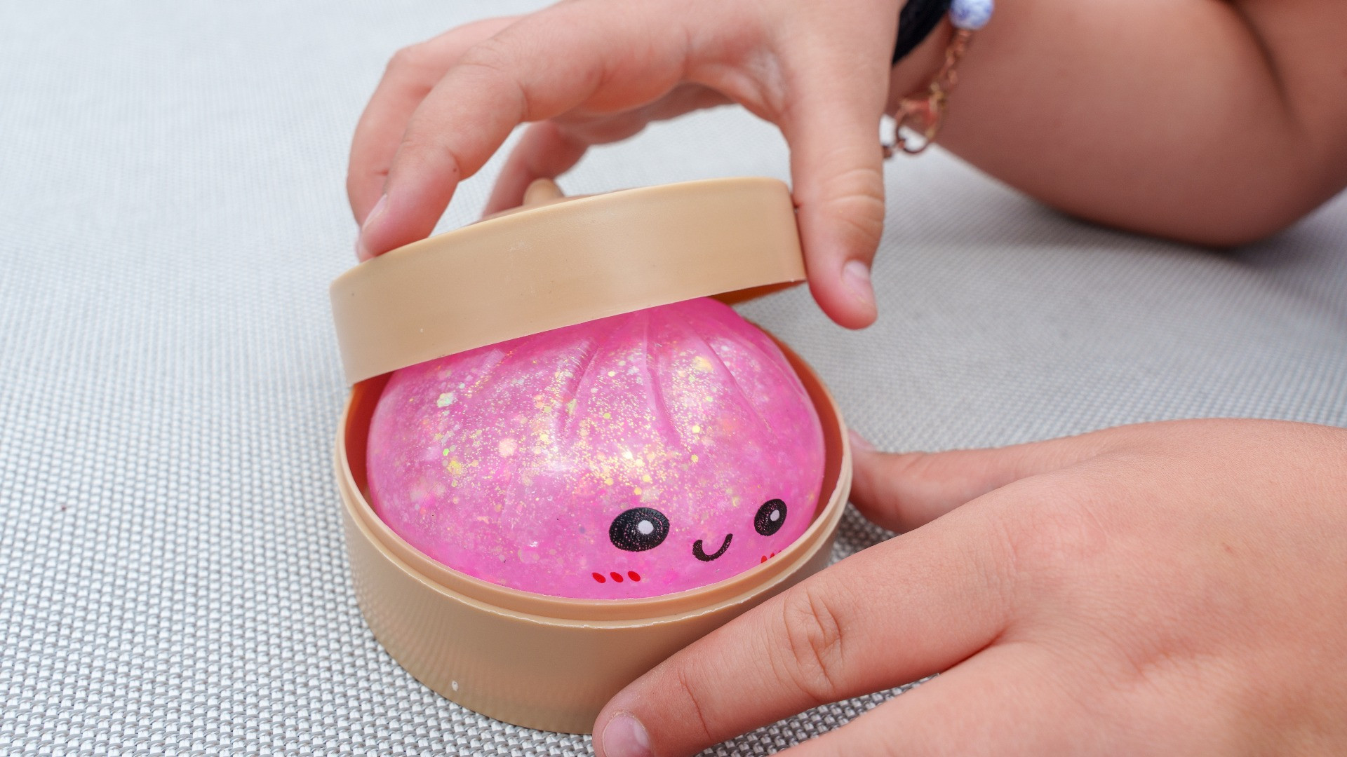 La lunga estate degli Squishy, gli strani ravioli che hanno sostituito i Labubu