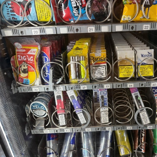 Non solo snack e bibite: nei distributori Selecta arrivano sigarette e nicotina