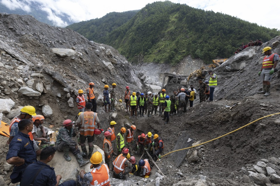 I social sono pieni di video falsi sull’esondazione in Nepal e Tibet