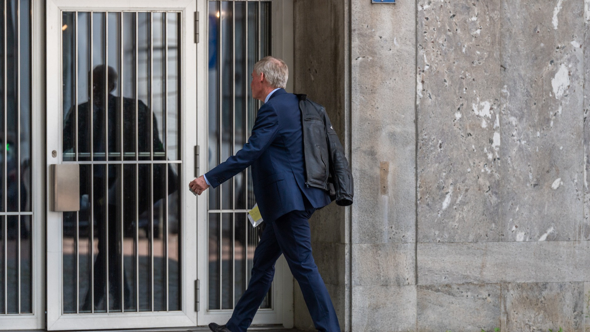 Tra pubblico e privato il confine è nei fatti