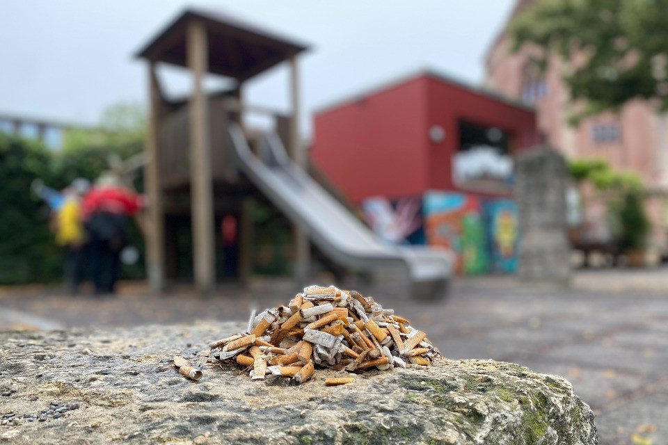 Nei parchi giochi svizzeri 91 mozziconi di sigarette