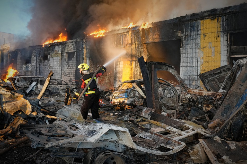 La Russia riprende gli attacchi su Kiev dopo tre giorni di tregua