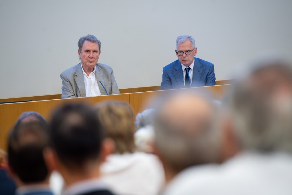 «Nel nuovo disordine mondiale la Svizzera difende la neutralità, mentre l'Italia farà i conti con Vannacci»