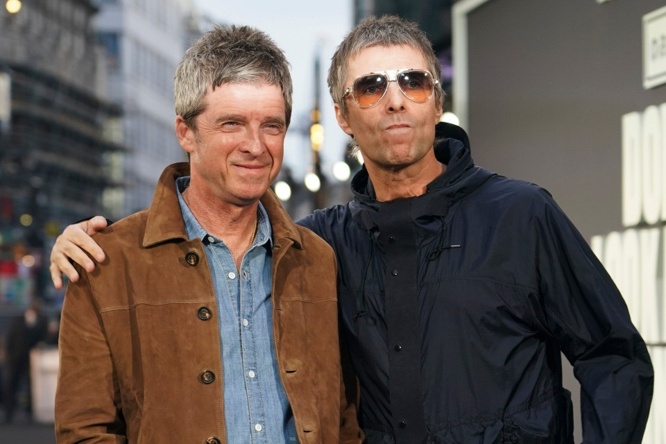 Oasis, un viaggio nella nostalgia per il suono di una generazione