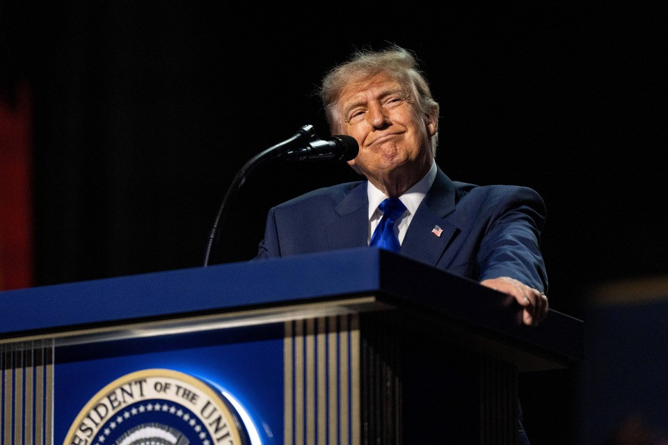 E Trump sgancia la bomba elettorale: «Se vinciamo, darò 5 mila dollari a ogni americano»