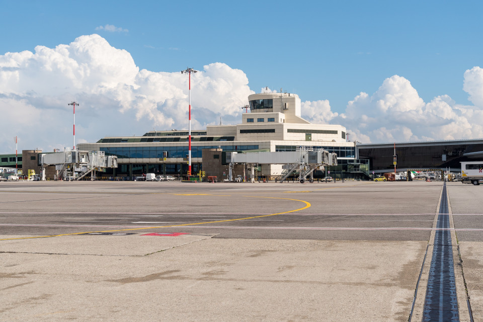 Principio d'incendio su un aereo, Malpensa chiude temporaneamente