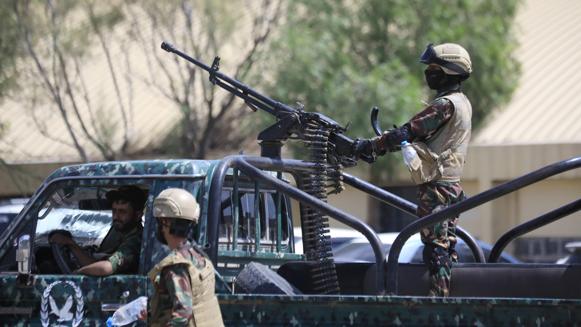 Gli Houthi hanno colpito una base militare saudita con missili balistici e droni