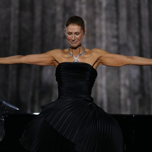 Céline Dion torna sul palco: lacrime, applausi e una promessa mantenuta a Parigi