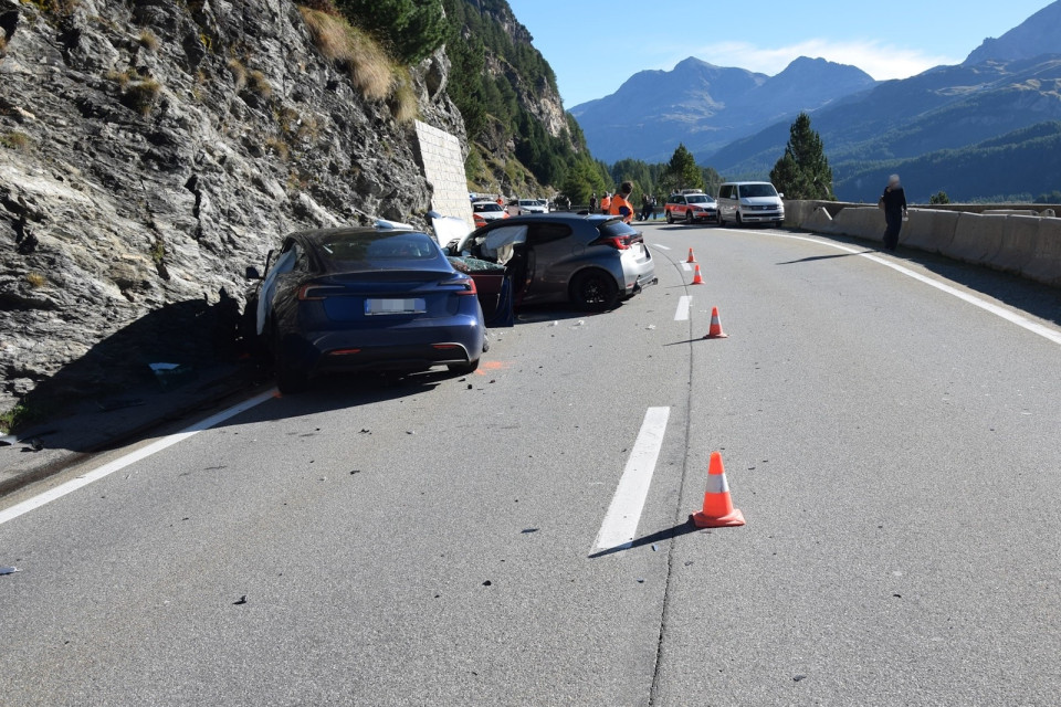 Maloja: due feriti in uno scontro frontale tra vetture