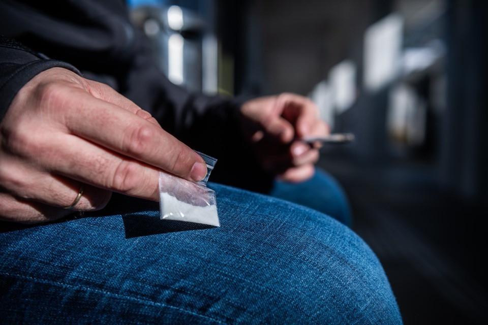 Spacciava per «zio Marco» per finanziare il proprio consumo: condannato