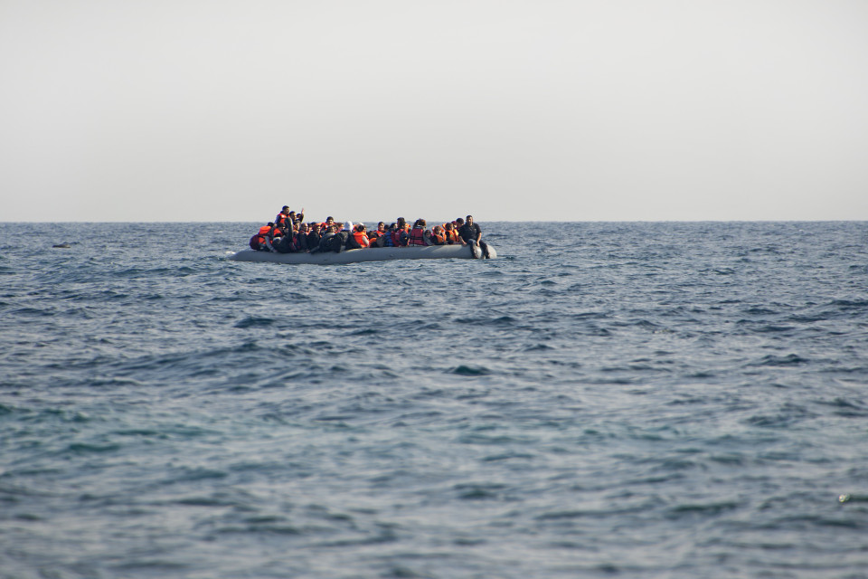 Naufraga un barcone di migranti in Grecia, un morto e 25 dispersi