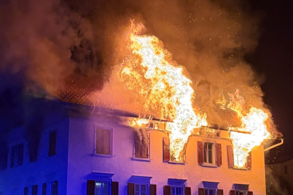 Incendio a Thusis, l'accusato resta in carcere