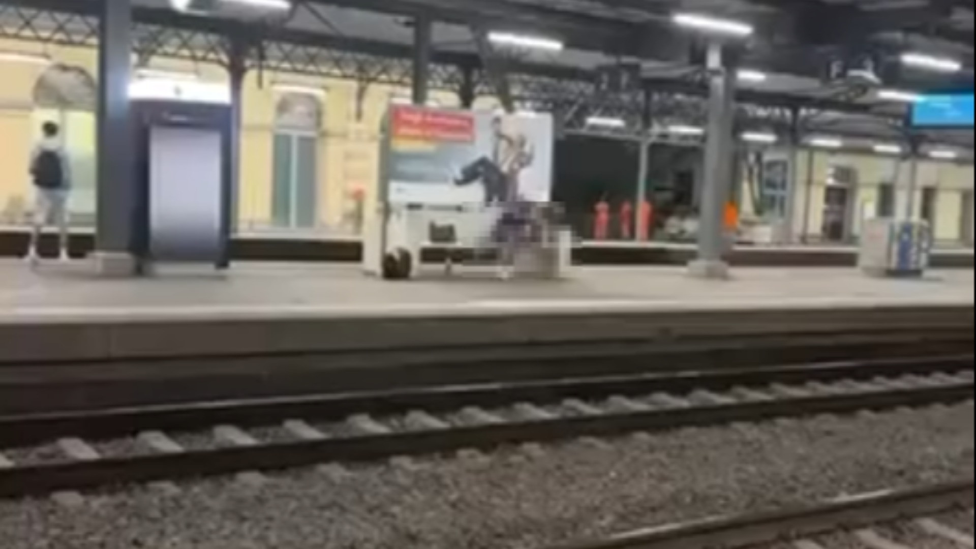 Fanno sesso su una panchina della stazione a Bellinzona: «Episodio segnalato»