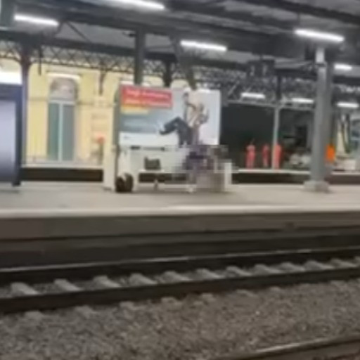 Fanno sesso su una panchina della stazione a Bellinzona: «Episodio segnalato»