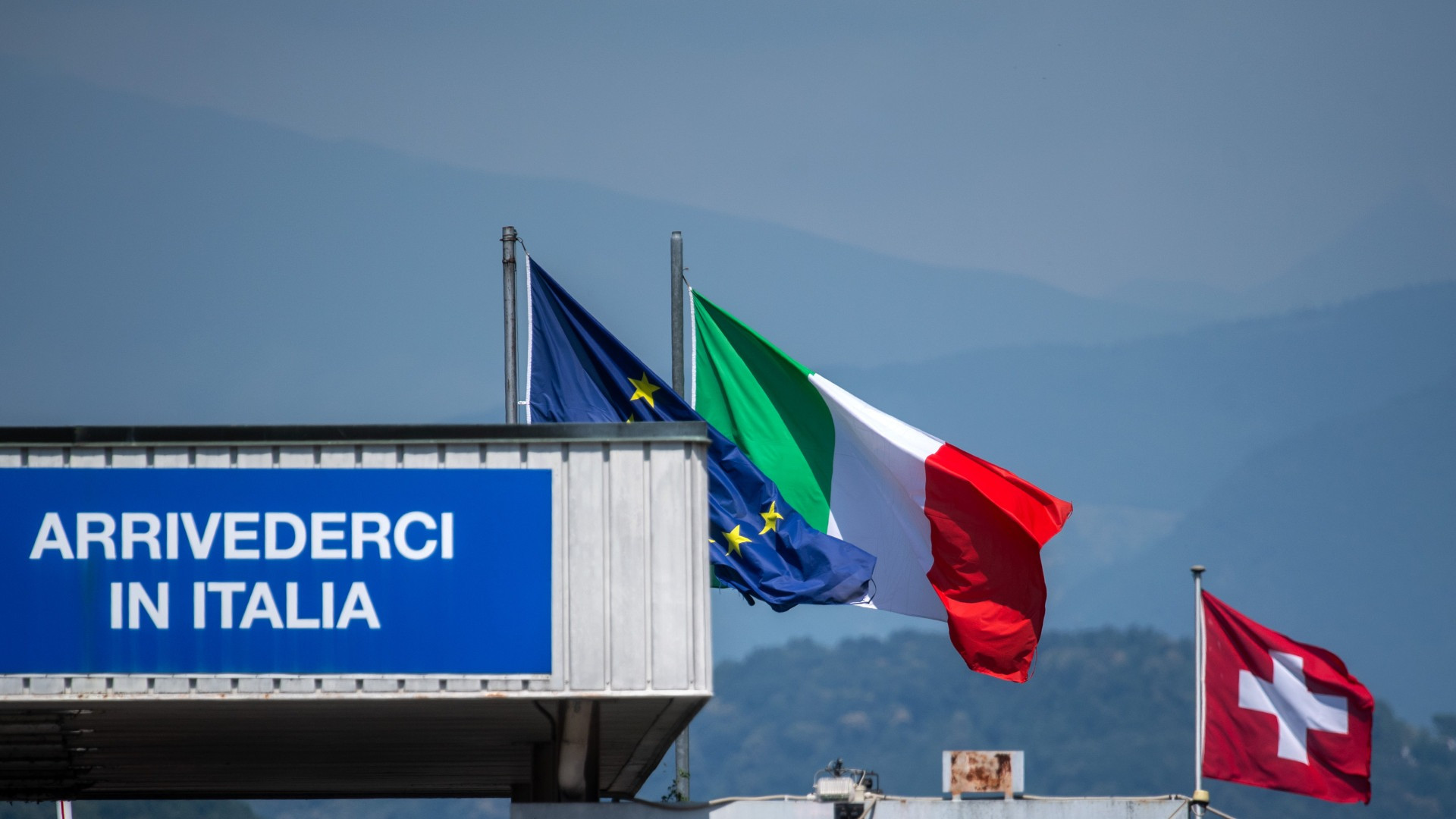 Frontalieri, Giorgetti firma il decreto sui contributi ai Comuni di confine