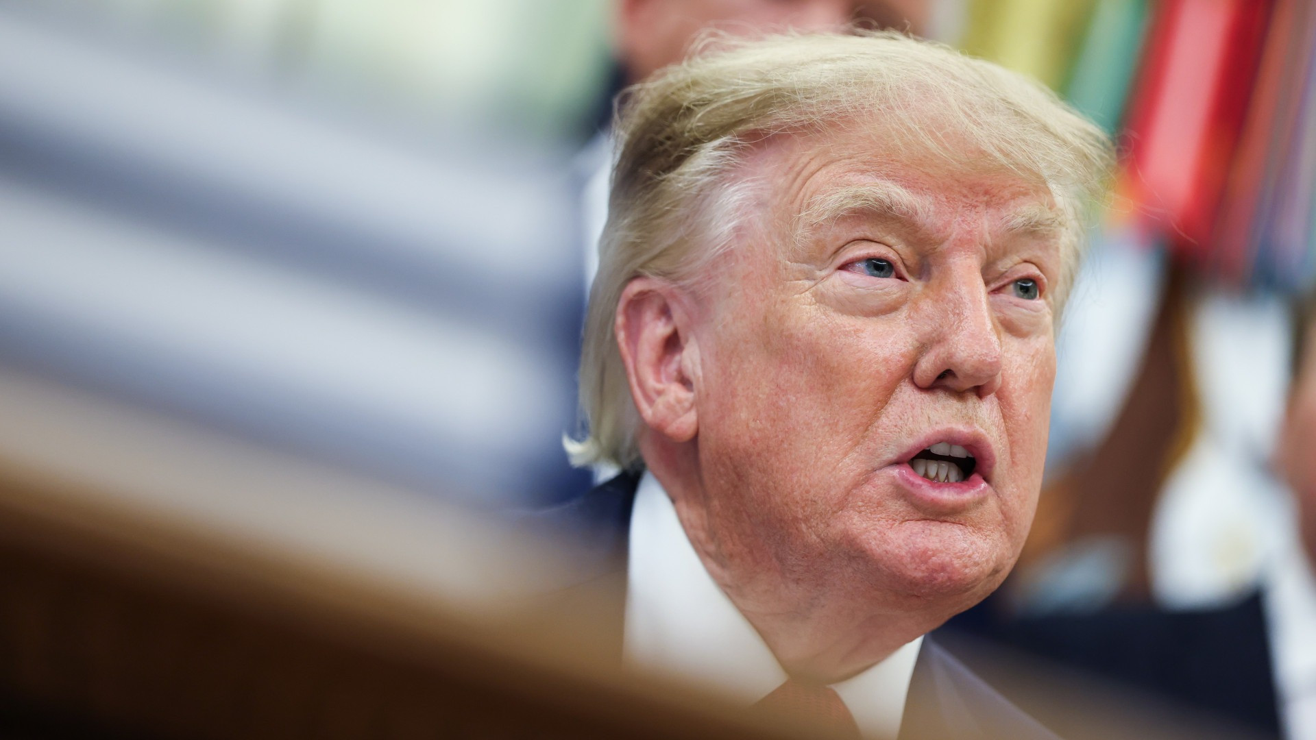Donald Trump firma la legge che impone nuove sanzioni contro la Russia