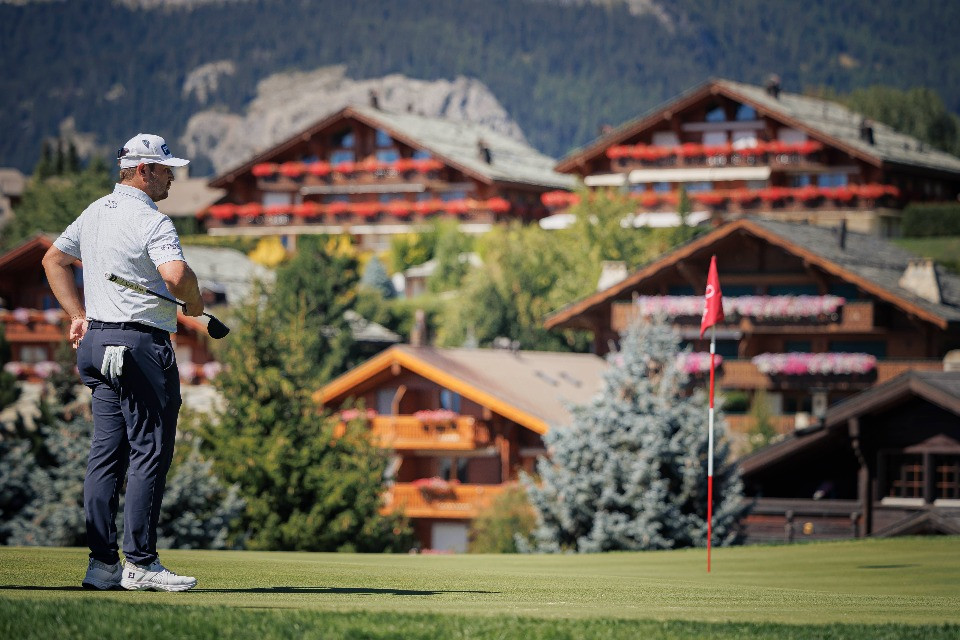 Senza feste ma con le emozioni del green: Crans-Montana prova a ripartire dal golf