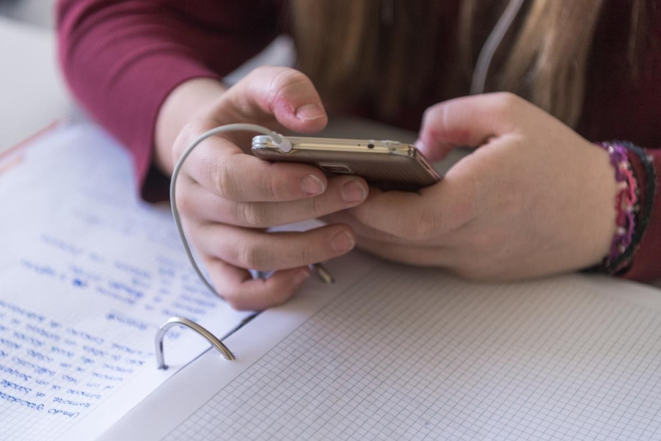 Il Governatore Catalogna: «Vieteremo l'uso dell'IA a scuola fino a 14 anni»