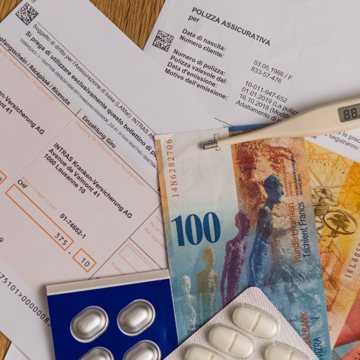 Gli svizzeri pronti a fare delle rinunce di fronte alla pressione dei premi di cassa malati