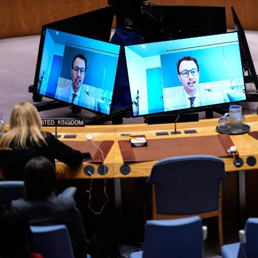 Pechino ostile (almeno in apparenza) alla «Egemonia digitale» delle due superpotenze