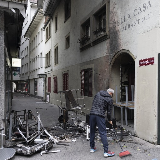 Dimostranti violenti in piazza, la fattura va agli organizzatori