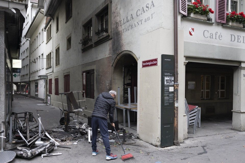 Dimostranti violenti in piazza, la fattura va agli organizzatori