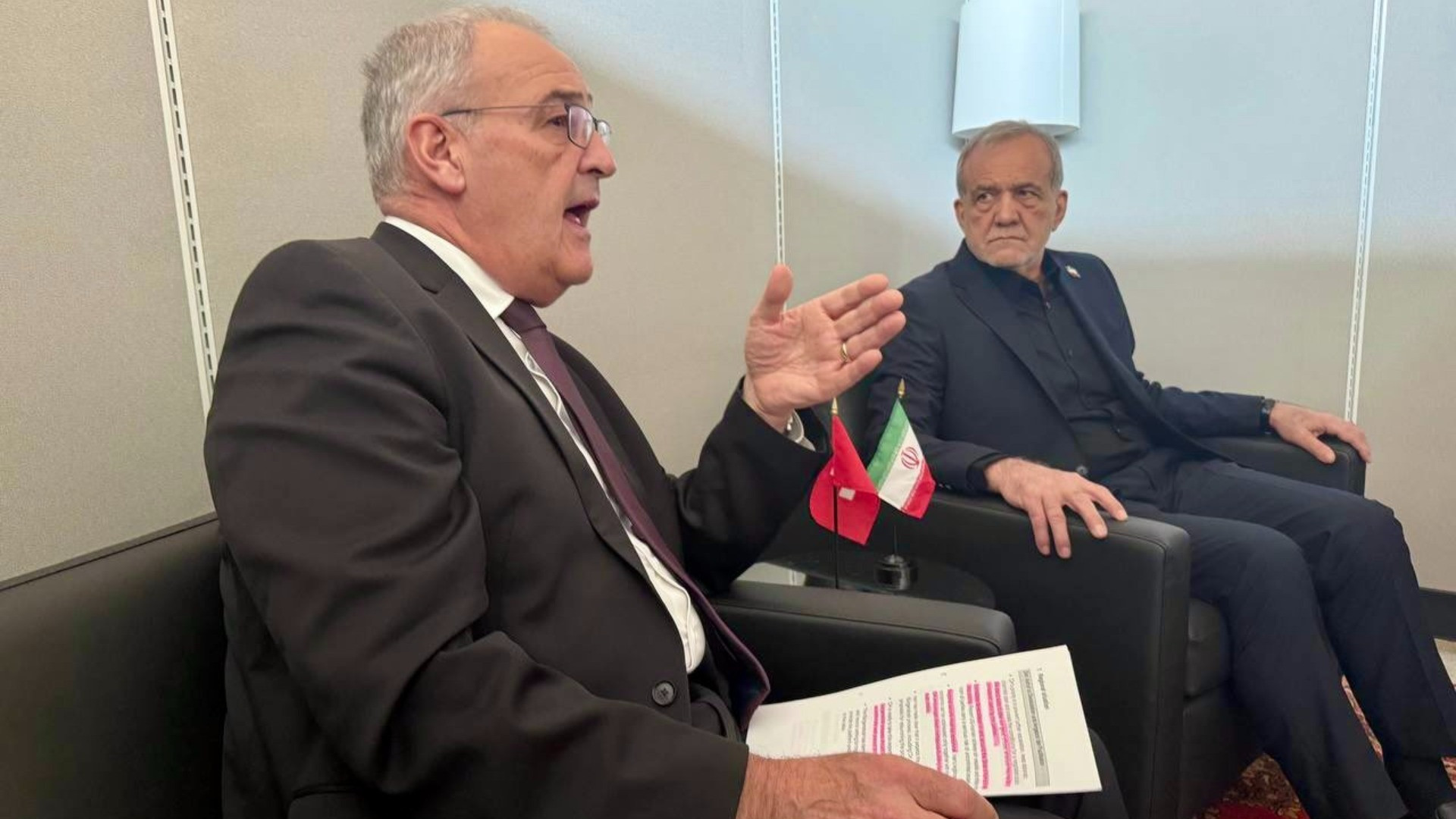 Un dono scomodo per Guy Parmelin: «L’aiuto americano al popolo iraniano»
