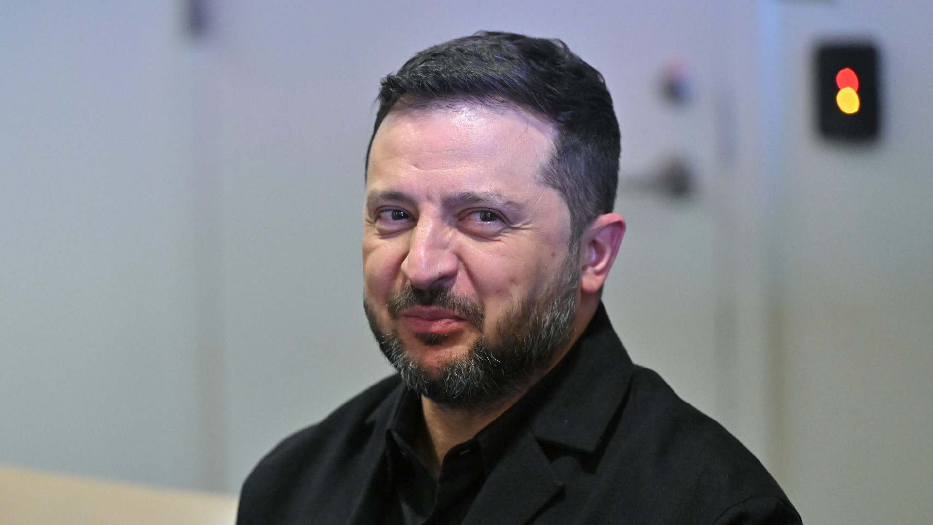 Zelensky: «Via libera da Trump alle licenze per i missili Patriot»