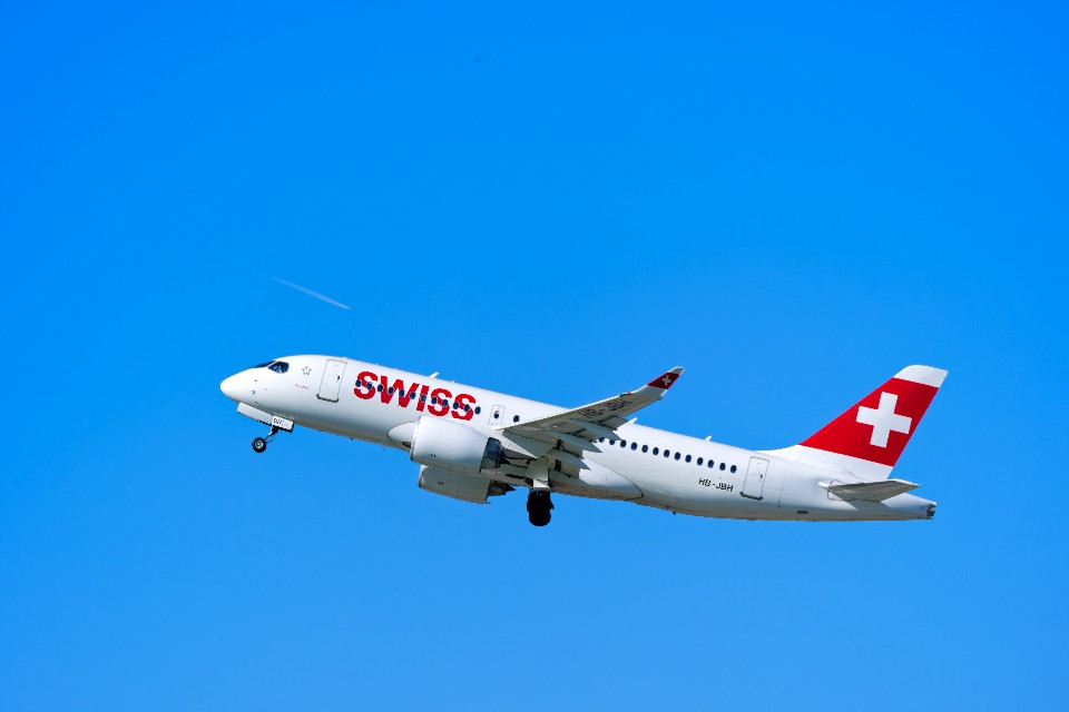 Emergenza su un volo Swiss a Valencia: aereo ancora sulla pista, altri voli vengono dirottati