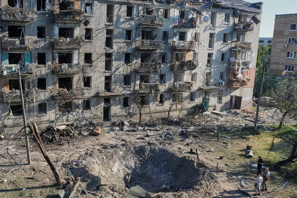 Attacco russo su Kiev, tre feriti e danni nella capitale
