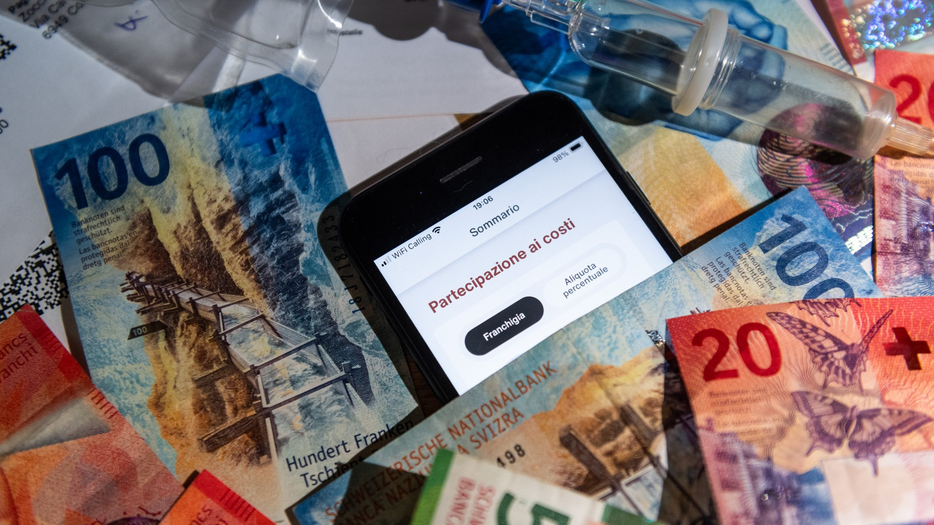 Premi di cassa malati: in Ticino aumento «contenuto» del 3,7%, ma paghiamo più di tutti
