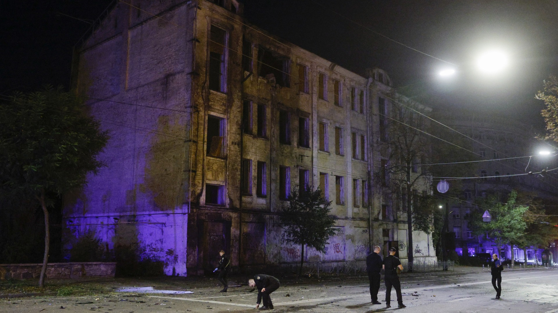 Forti esplosioni a Kiev, difese antiaeree in azione