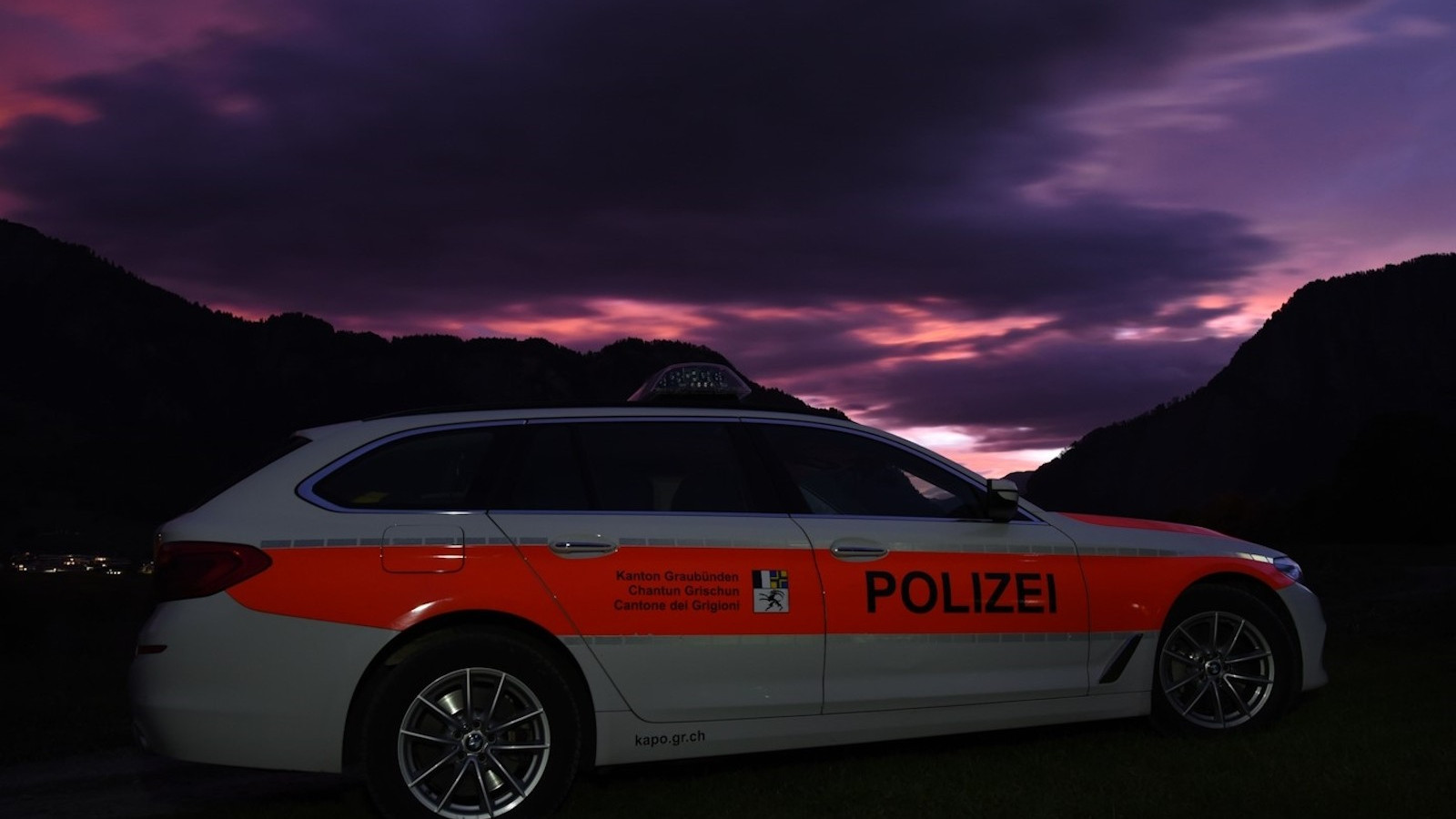 Donna trovata morta in un'auto a Valbella, in manette un 36.enne