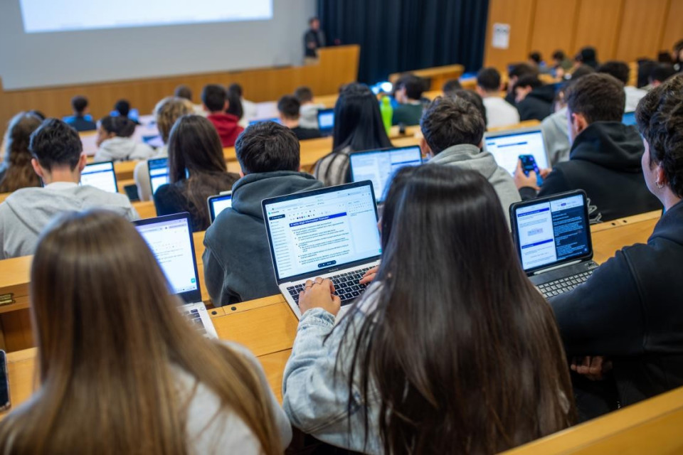 «Tasse universitarie: gli studenti dell'UE devono essere trattati come gli svizzeri»